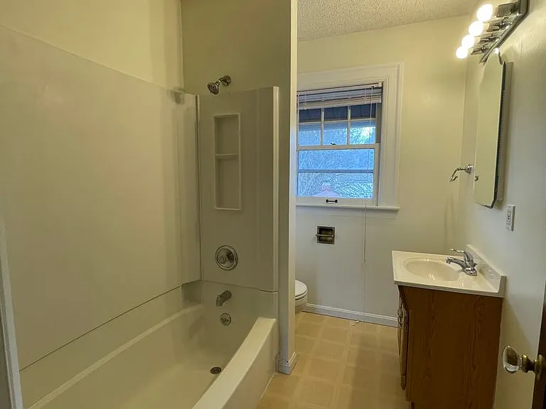2281 E Market St — Photo 8