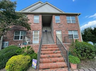 10 Donna Dr, East Hanover, NJ 07936