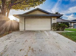 2053 Lakehurst Ave, Camarillo, CA 93010