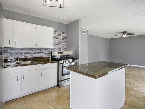 3rd image of 1104 Anderson Dr