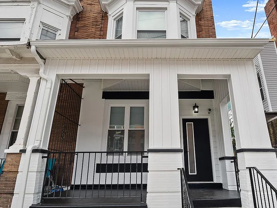 1st image of 2830 W Oxford St #1