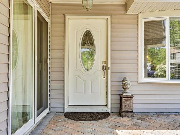 5th image of 9 Cambridge Dr