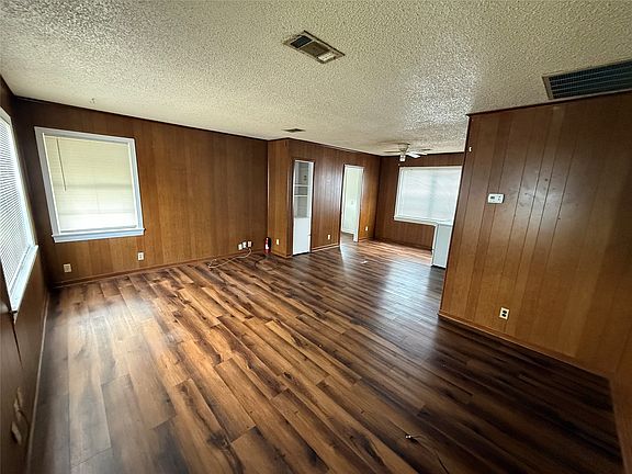 5th image of 301 Boyd Loop