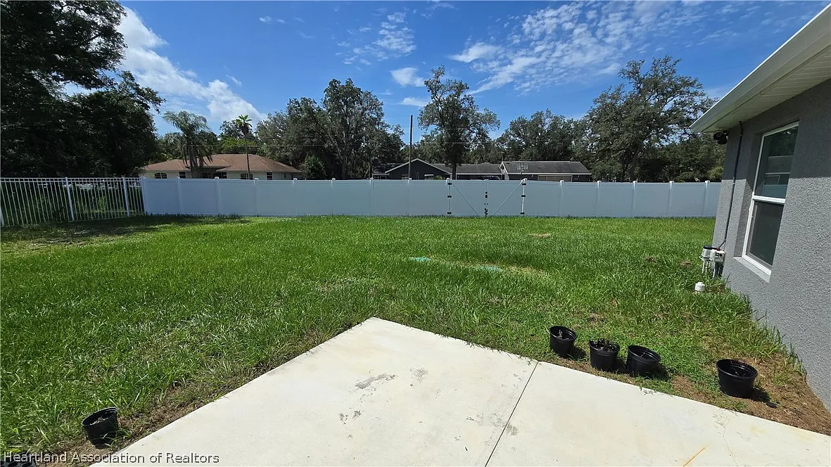 3 bed, 2.0 bath, 1506 sqft, $2,000 — Photo 2