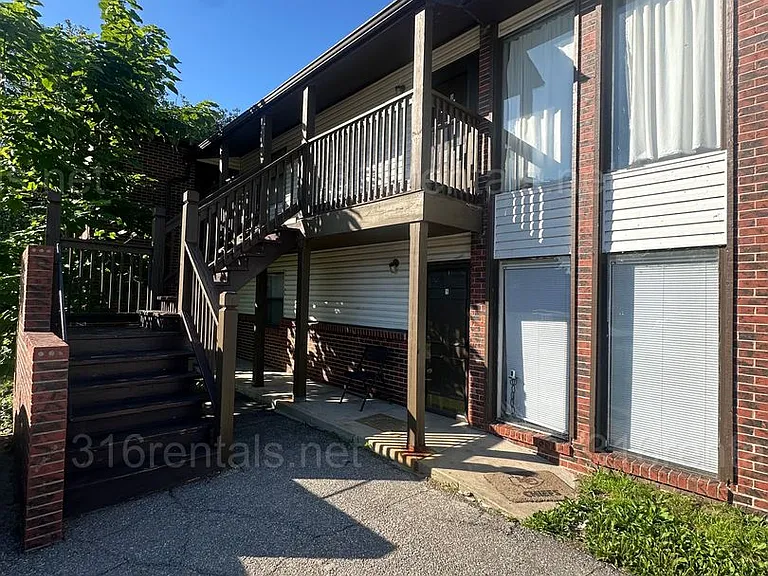 359 E Marion Ct — Photo 1