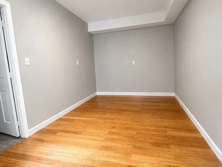 69 Kinsley St #1-D — Photo 2