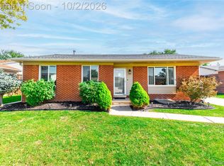 28095 Weddel Ave, Brownstown, MI 48183