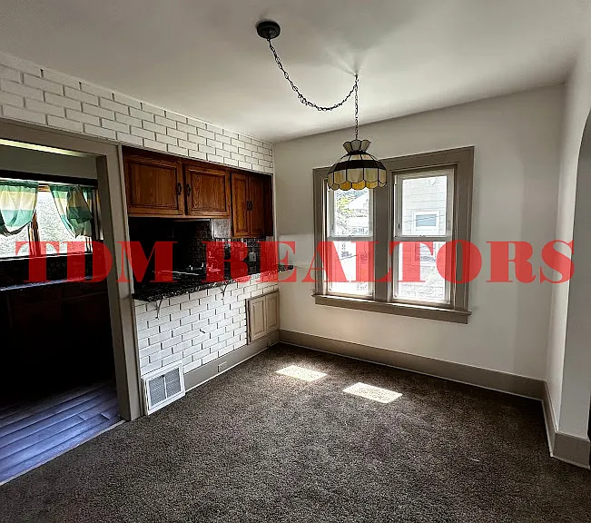 2534 Tiffin St — Photo 5