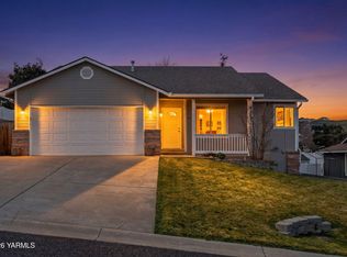 906 Crestview Dr, Selah, WA 98942