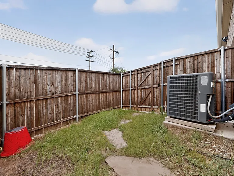 7617 Regal Ln — Photo 41
