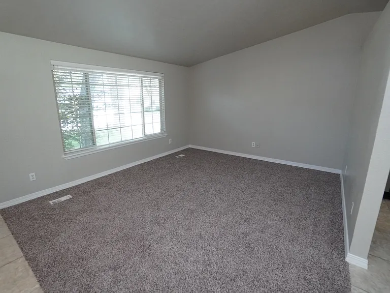 698 S Berwick Dr — Photo 26