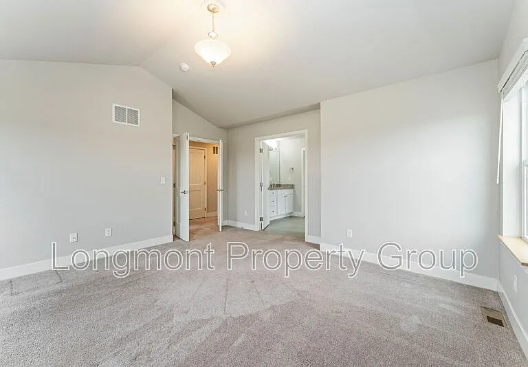 1303 S Oak Ct — Photo 12