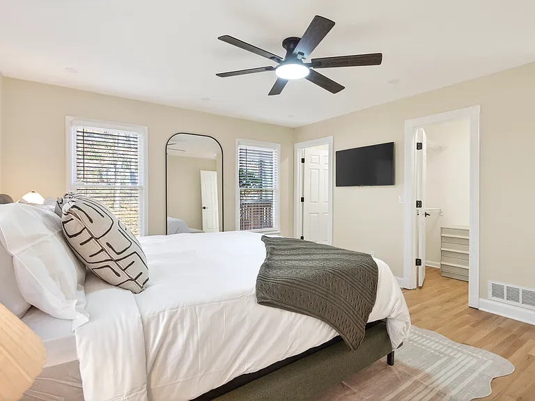 310 Rivoli Cir — Photo 44