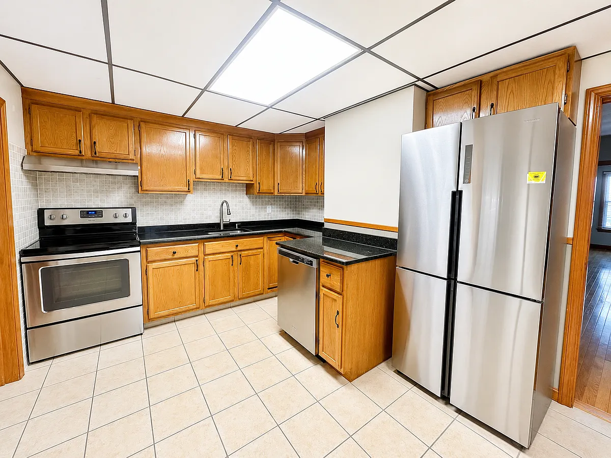 Building Photo - 210 Walnut St #1
