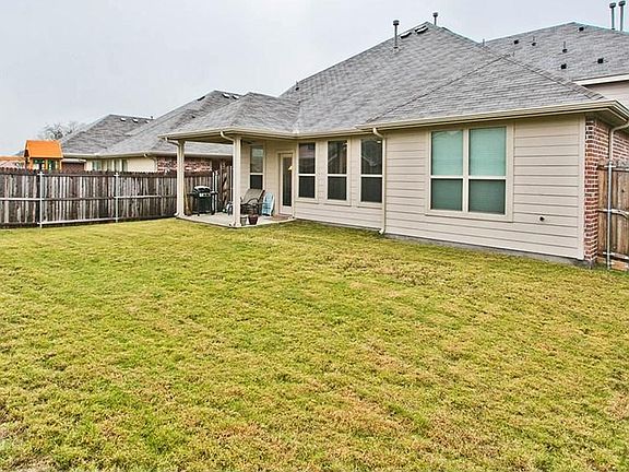 2nd image of 905 Silvermoon Dr