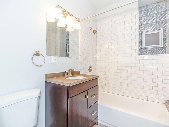 5th image of 1447 N Washtenaw Ave APT 3