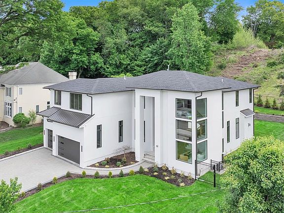 3rd image of 61 Macarthur Ave