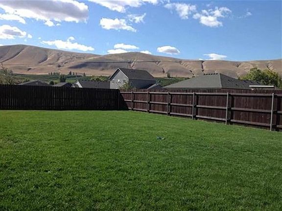 4th image of 411 Capri Ct