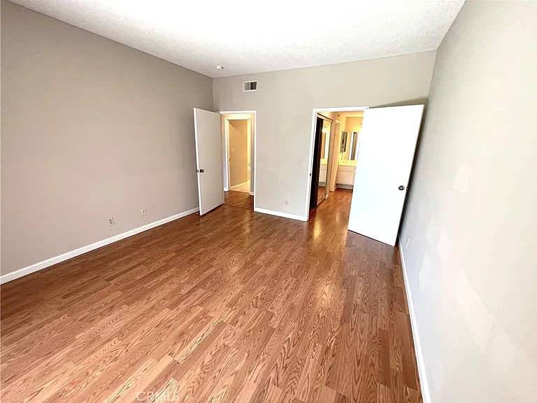 2563 Plaza Del Amo — Photo 12