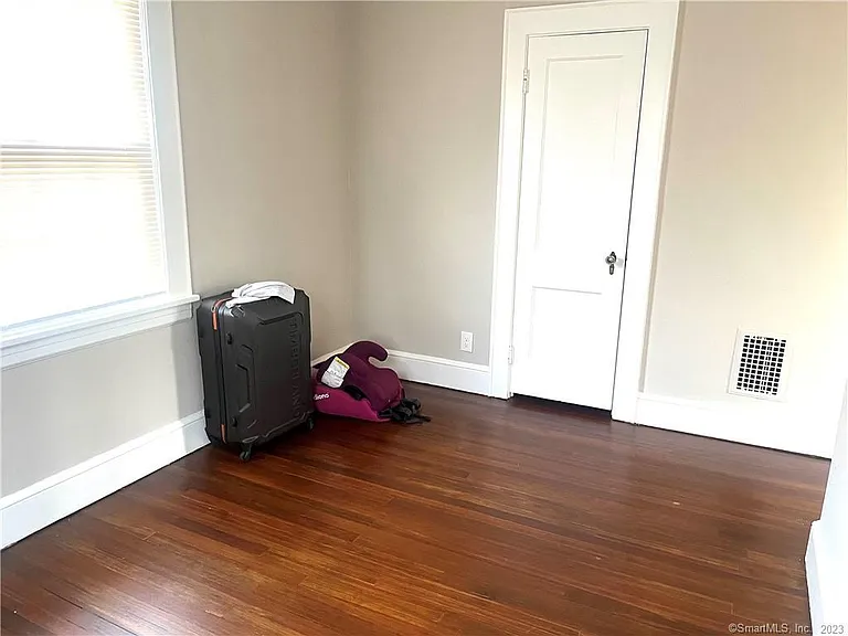 231 Nichols Ave — Photo 12
