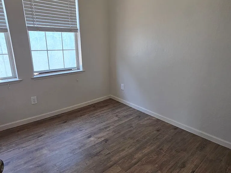 100 S Shepherd St — Photo 10