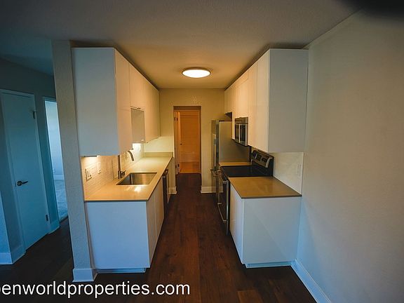5th image of 28 Lakeshore Ct