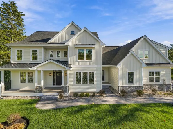 24 Indian Rock Road, Bedford, NH 03110