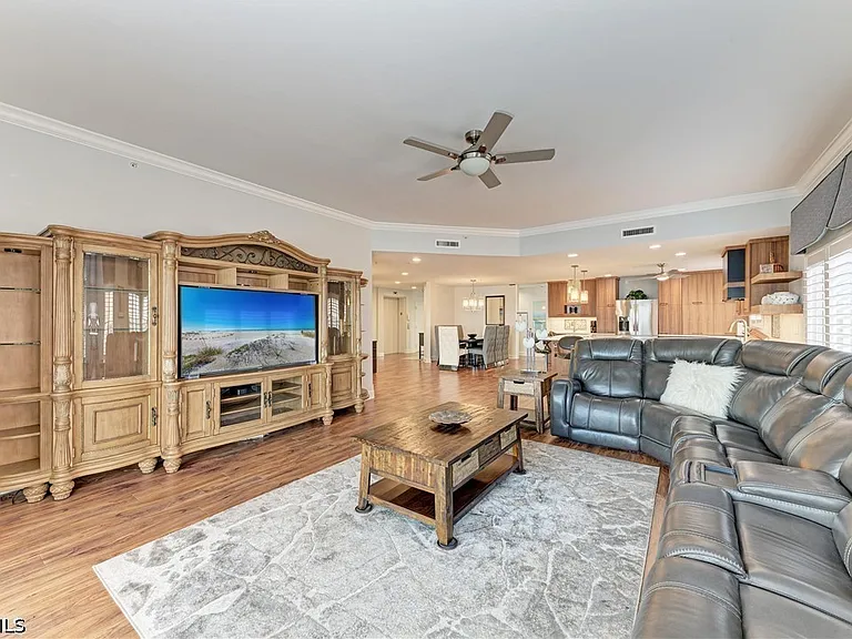 14813 Laguna Dr #401 — Photo 11
