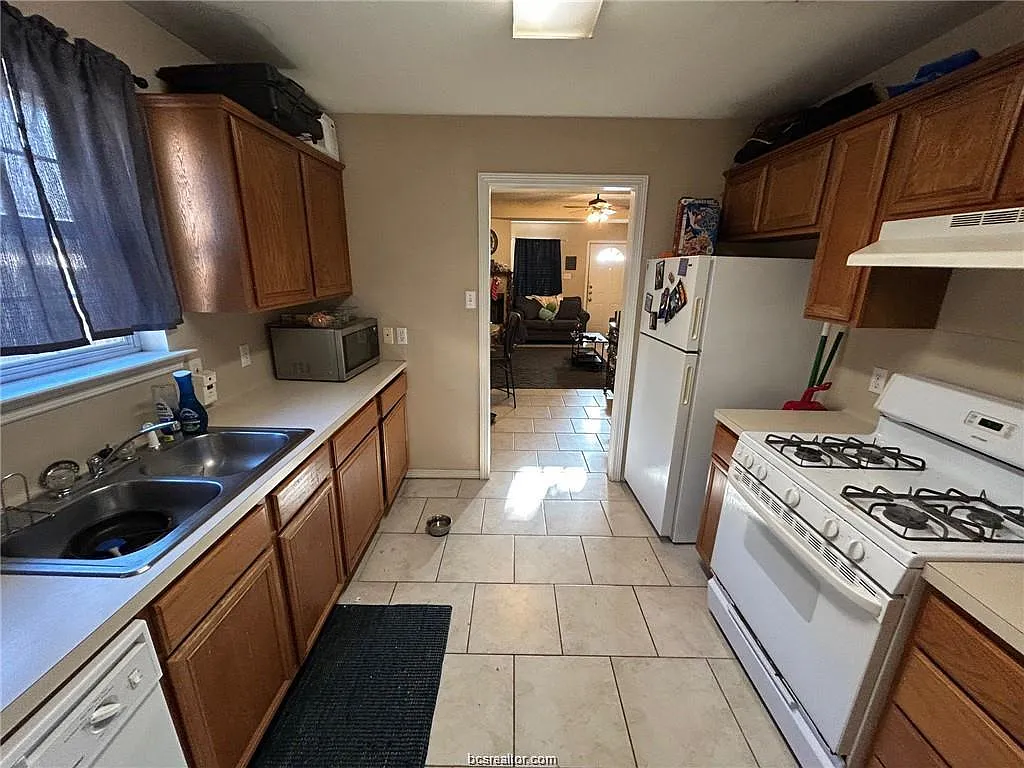3 bed, 1179 sqft, $1,575 — Photo 4