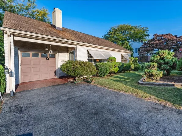 624 Chelsea Ln S, Allentown, PA 18104