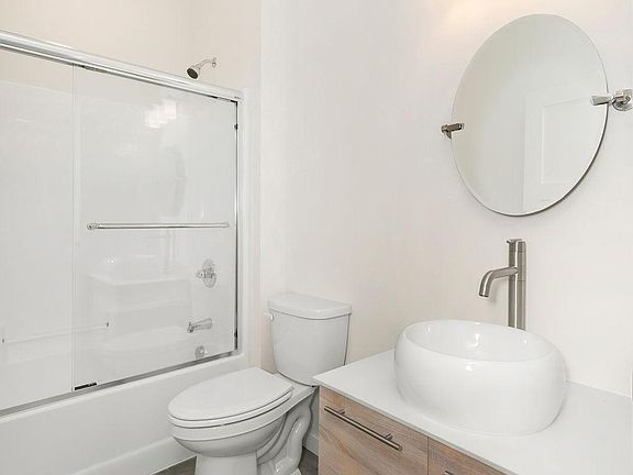 4th image of 805 9th Ave SW #B