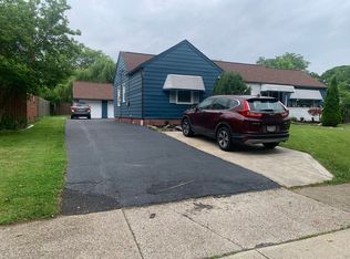 360 Tuxedo Ave, Brooklyn Heights, OH 44131