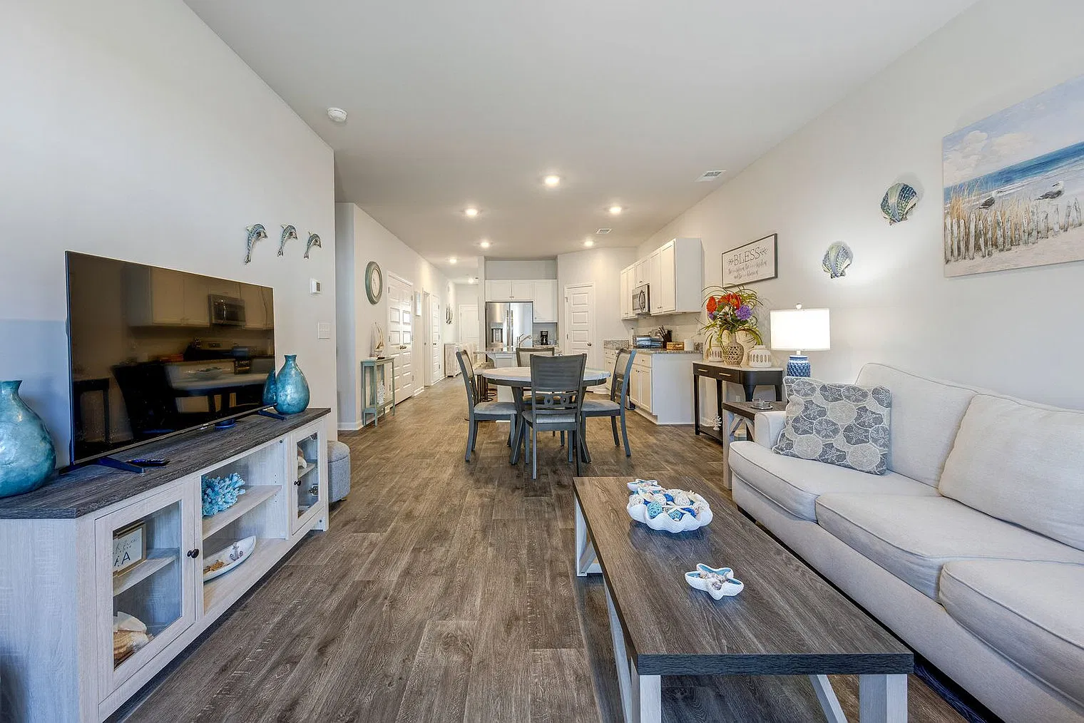 3 bed, 3.0 bath, 1496 sqft, $2,806 — Photo 1