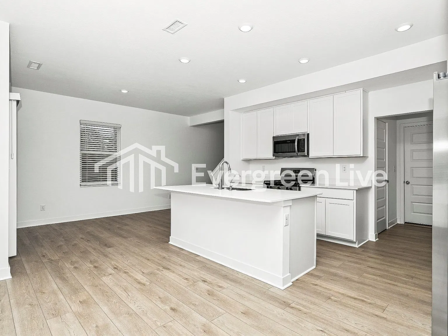 3 bed, 2.5 bath, 1703 sqft, $1,990 — Photo 3