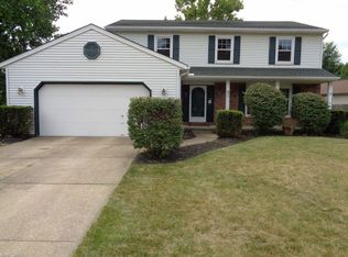 10046 Huntington Park Dr, Strongsville, OH