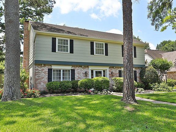 You'll appreciate the curb appeal the moment you drive up. Don't be tricked by the charming architectural details, this home is both adorable AND spacious.