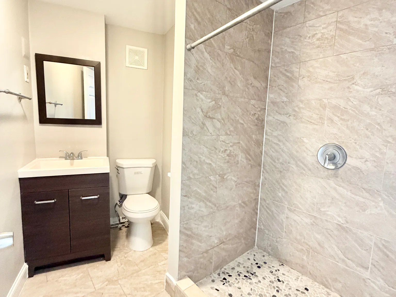 1 bed, 900 sqft, $1,825 — Photo 3