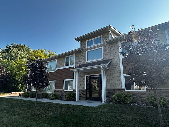2nd image of 914 6th Ave NE #1