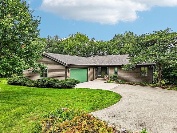 3rd image of W333S221 Glen Oaks DRIVE
