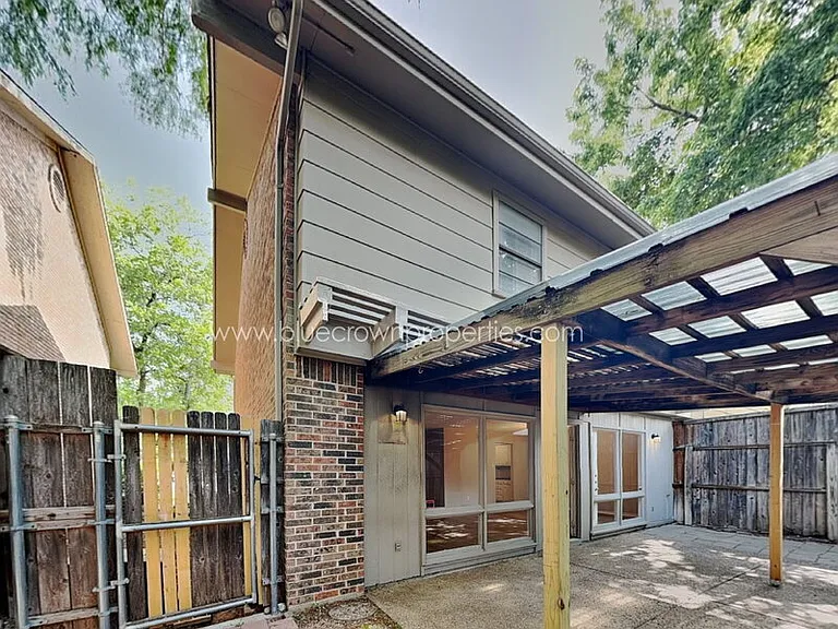 2414 S Graham Dr — Photo 15