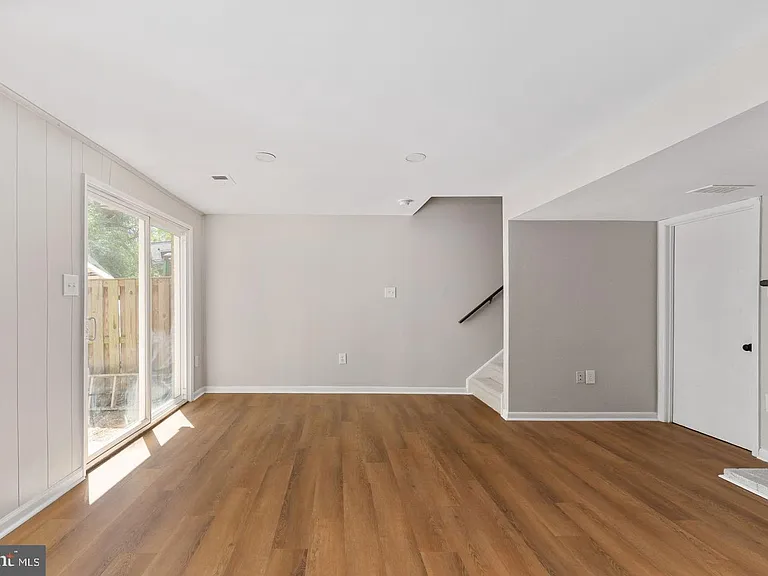 14843 Emberdale Dr — Photo 24
