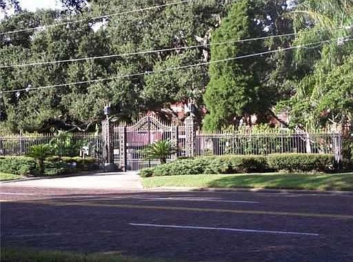 2nd image of 1501 Park St N