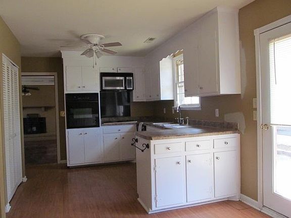 3rd image of 102 Russell St