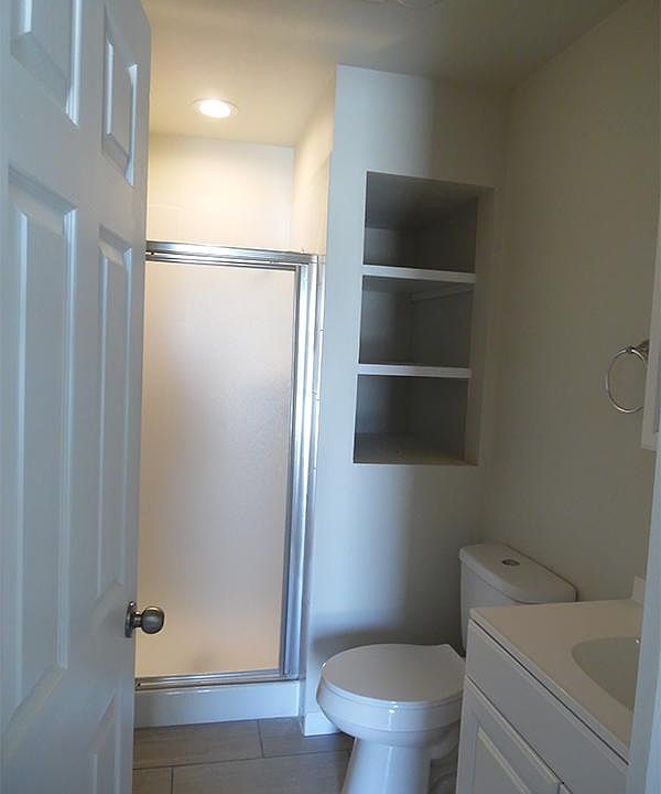 2nd image of 560 Wallace Ave #B
