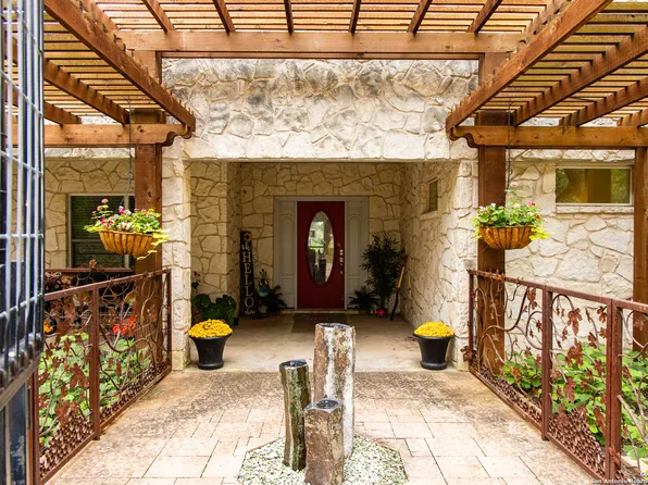 28181 FM 470, Utopia, TX 78884