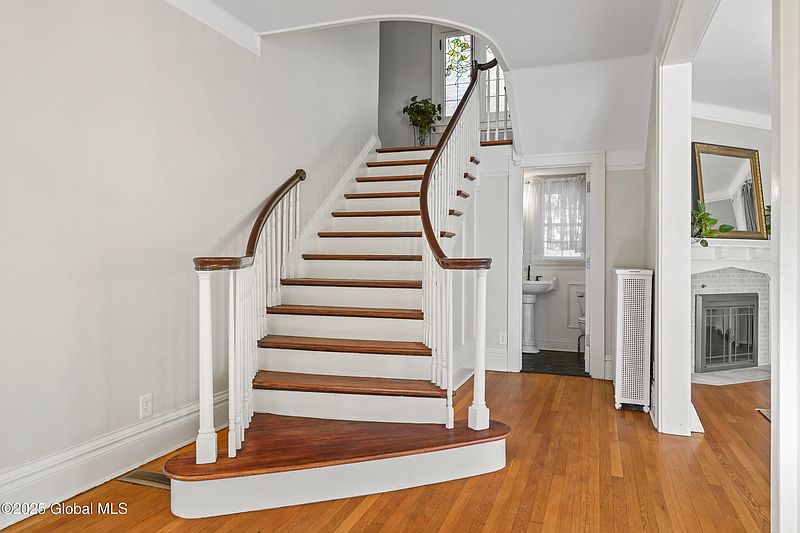 5th image of 26 Marion Avenue