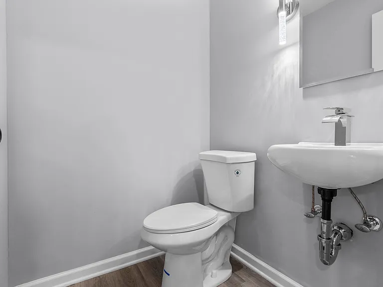 40 Harkness Dr — Photo 31