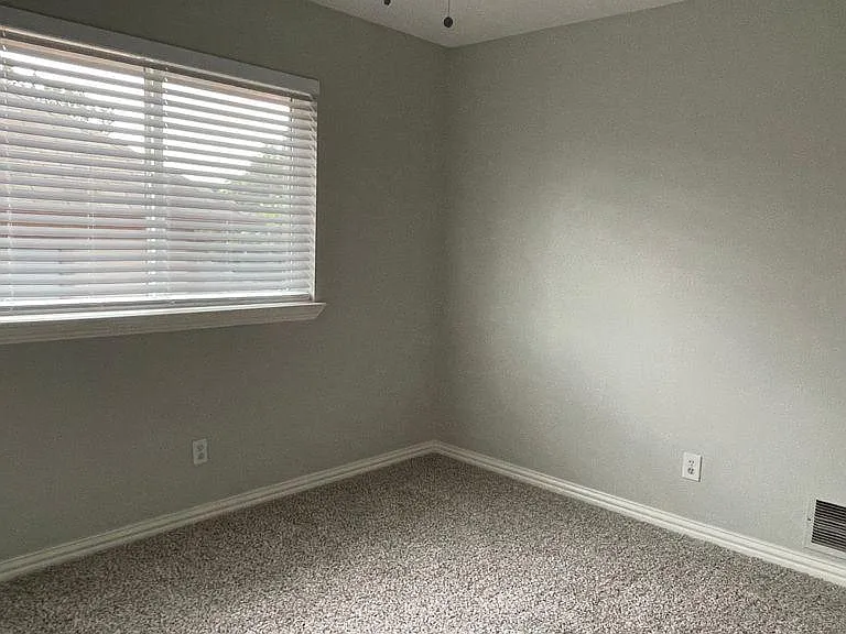 1477 Hampton Rd — Photo 8