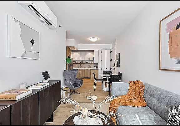 2nd image of 335 Linden Blvd #3D