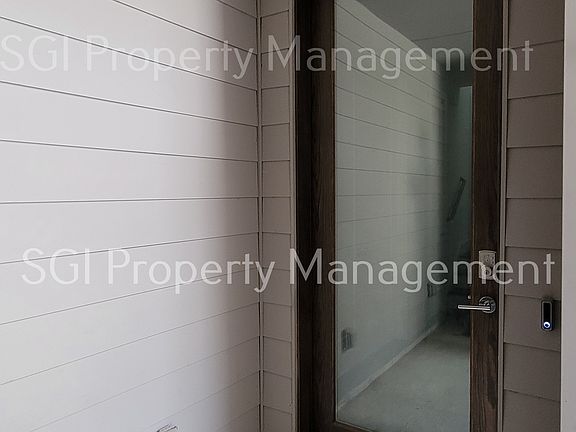 3rd image of 1225 Hyde Ct